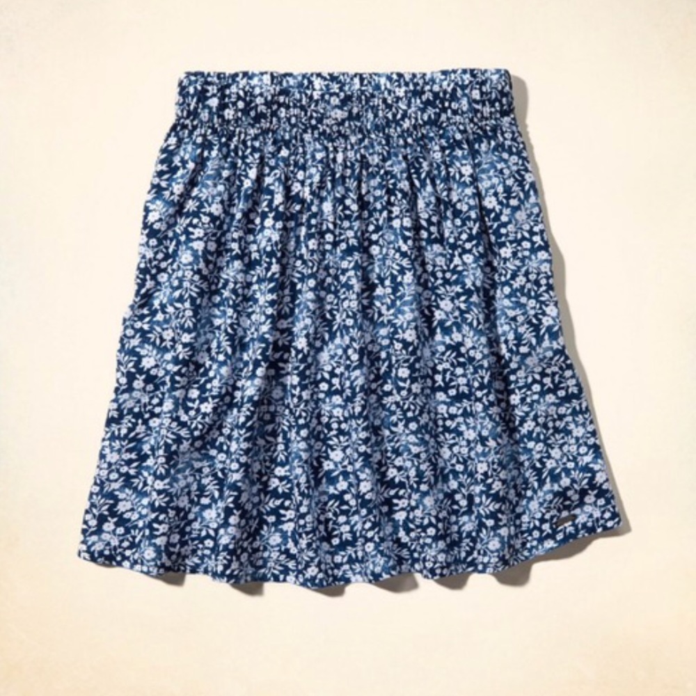 🌼Hollister Floral Blue and White Skirt XS🌸